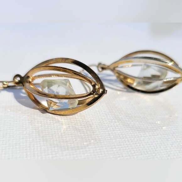 💞💗 Vintage Gold Tone Round Faceted Glass Stone Encased Caged Earrings - Picture 3 of 7